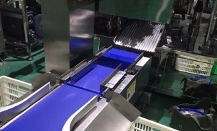 食品分級稱:雙撥桿自動區(qū)分欠重、超重和合格品,精細化生產(chǎn)